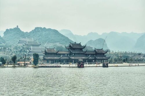 Bến thuyền chùa Tam Chúc