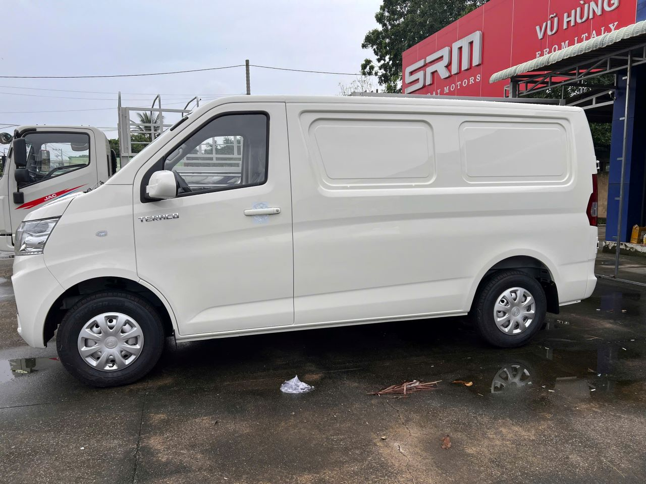 Nội Thất Xe Tera V6: Thoải Mái Cho Tài Xế